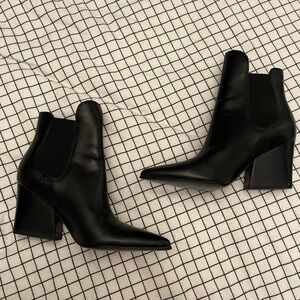 Kendall and Kylie Black booties size 5.5